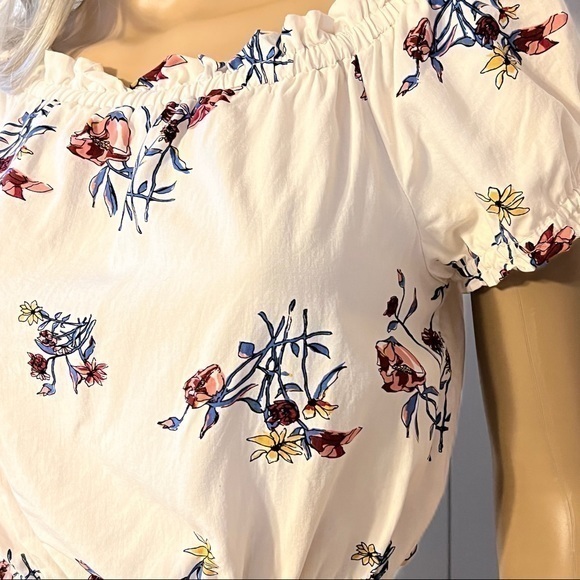 Sky and Sparrow Cream White Floral Crop Top Blouse Small - Picture 2 of 9